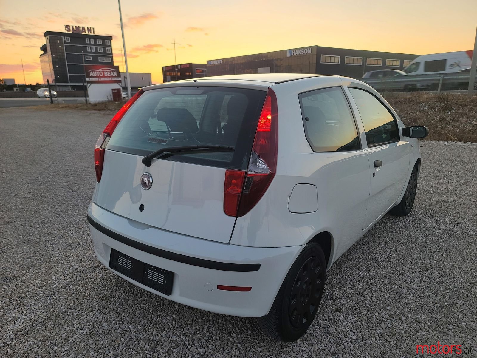 2010' Fiat Punto photo #4