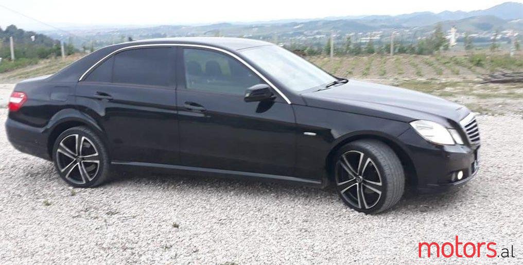 2011' Mercedes-Benz E 220 photo #1