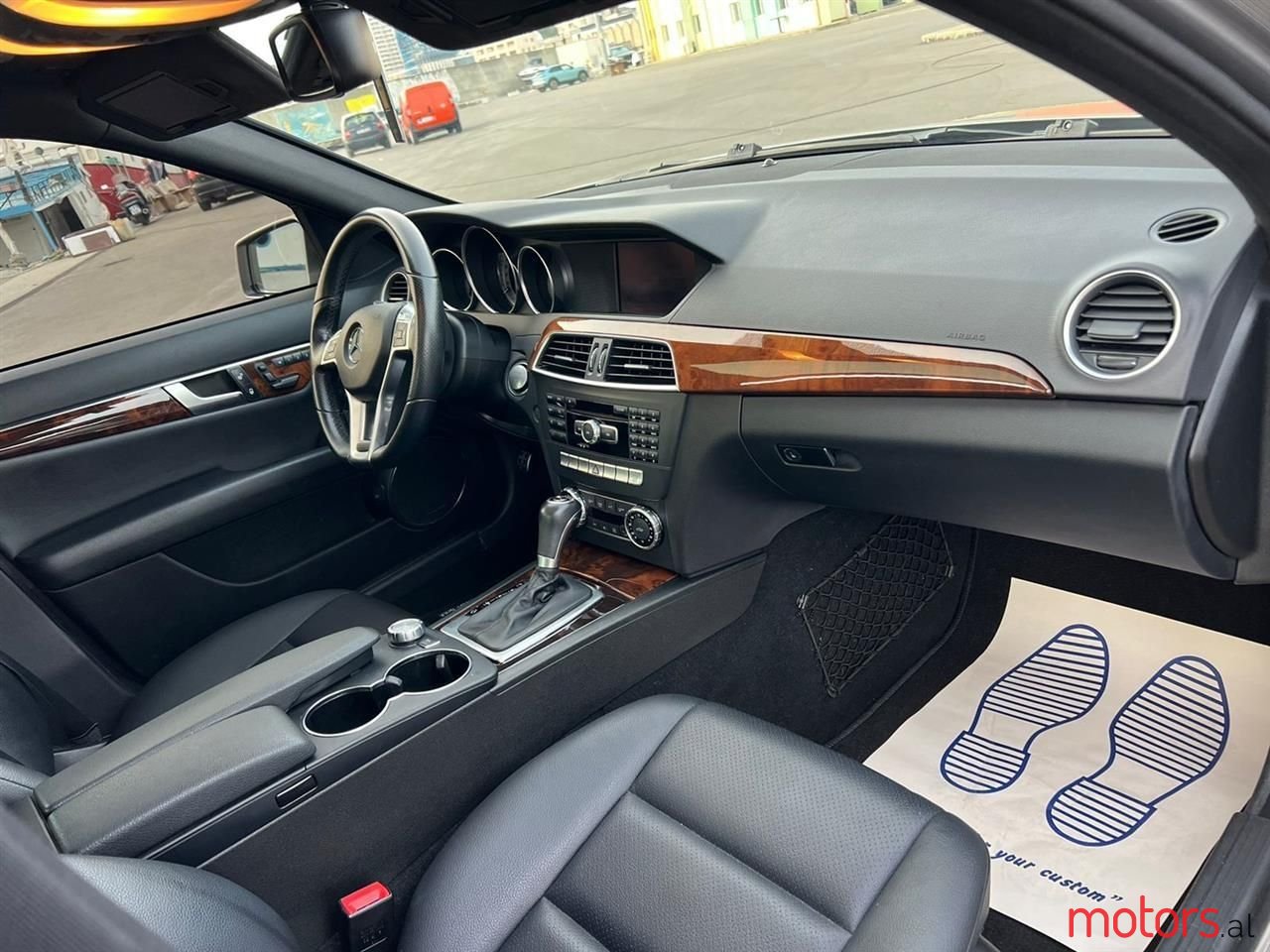 2012' Mercedes-Benz C 300 photo #6