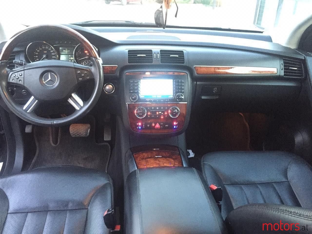 2008' Mercedes-Benz R 350 photo #3