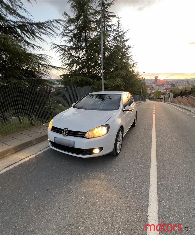 2011' Volkswagen Golf photo #3