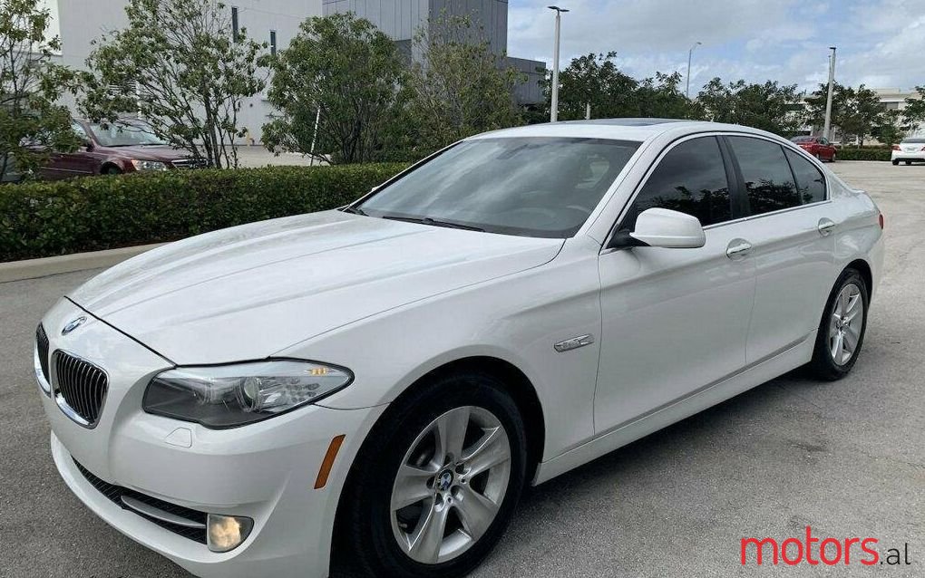 2013' BMW 528 photo #1