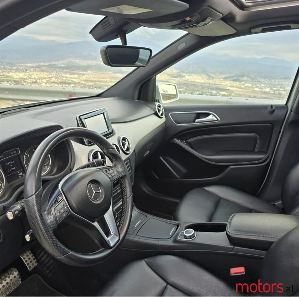 2013' Mercedes-Benz B 200 photo #5