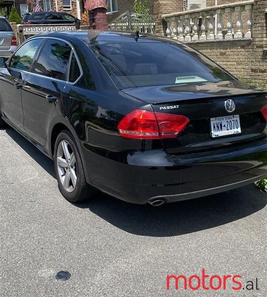 2012' Volkswagen Passat photo #2