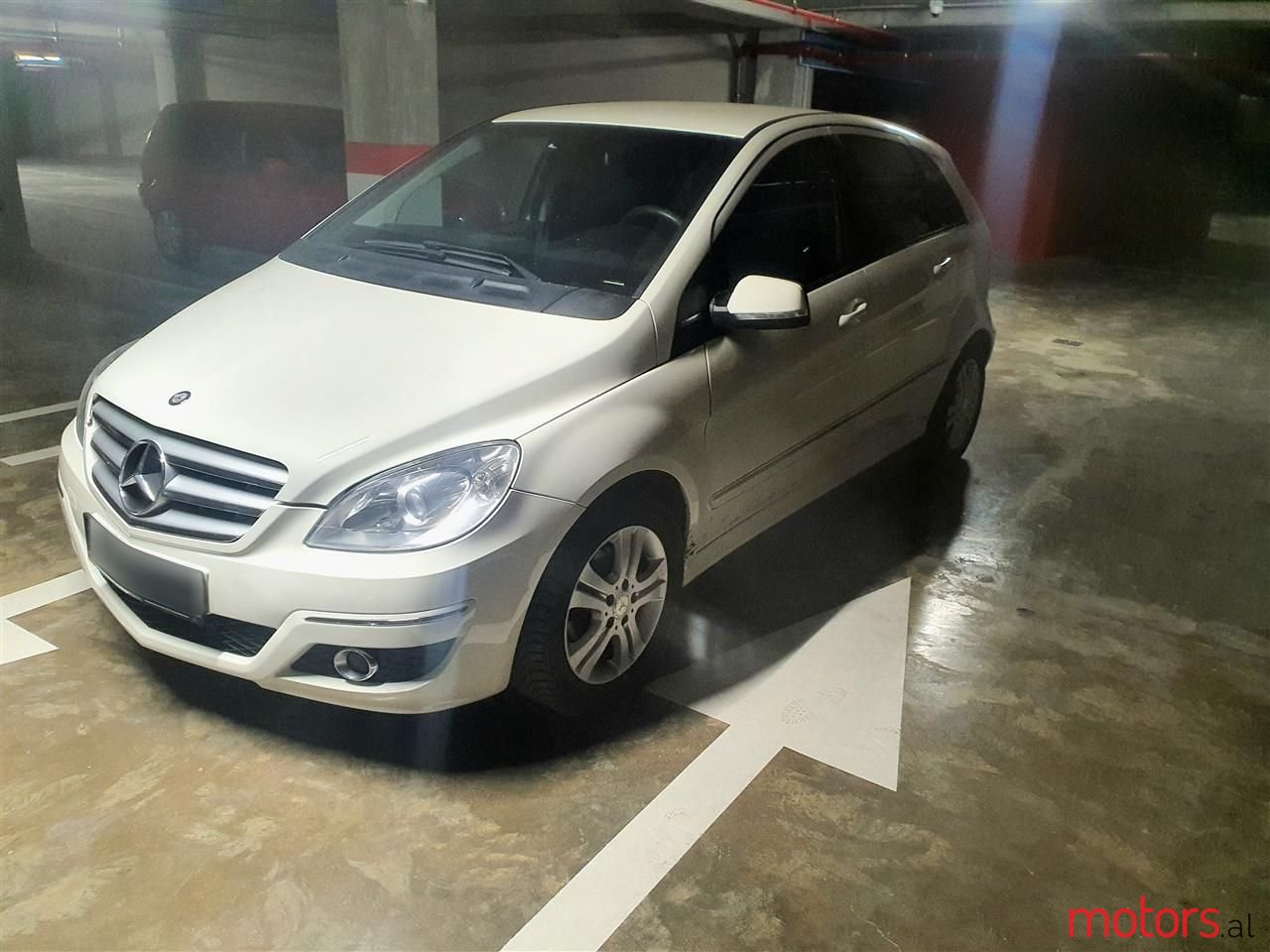 2011' Mercedes-Benz B 180 photo #1