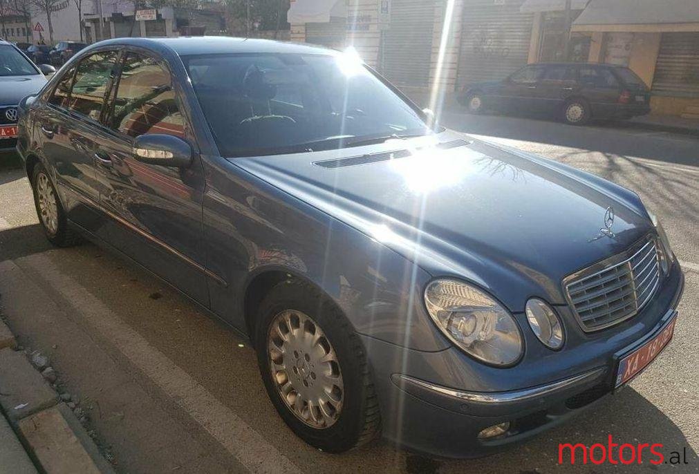 2003' Mercedes-Benz E 220 photo #2