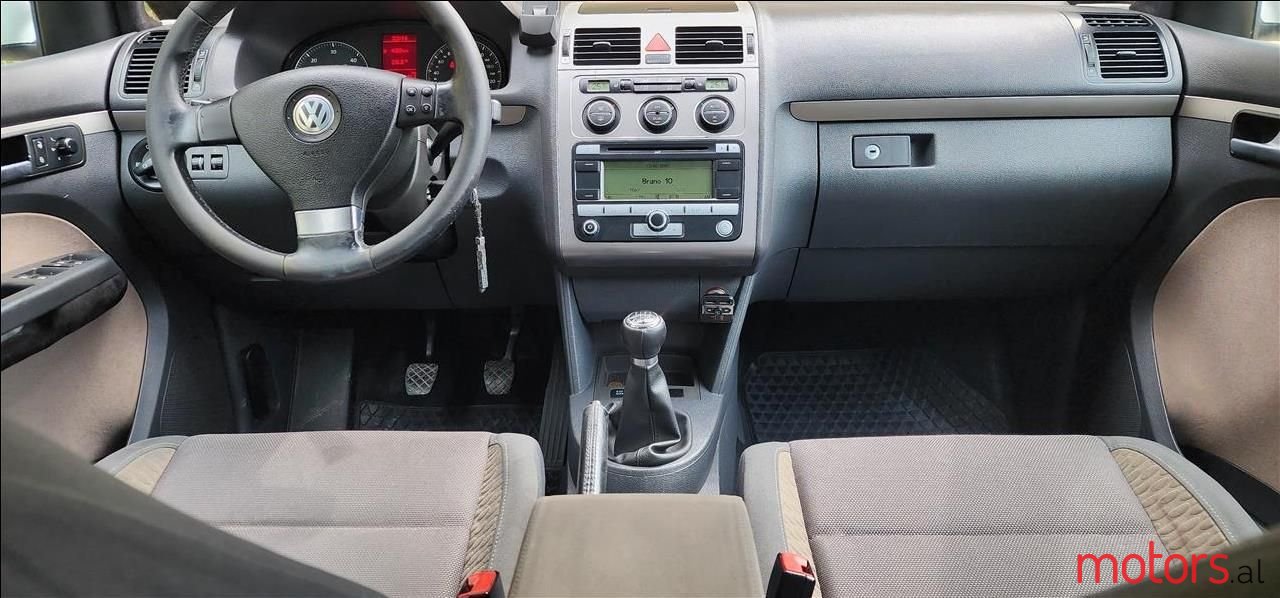 2008' Volkswagen Touran photo #6