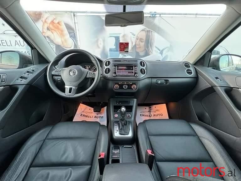 2012' Volkswagen Tiguan photo #3