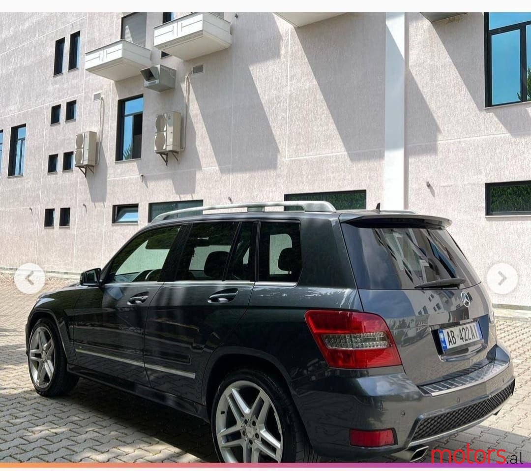 2011' Mercedes-Benz 320 photo #2