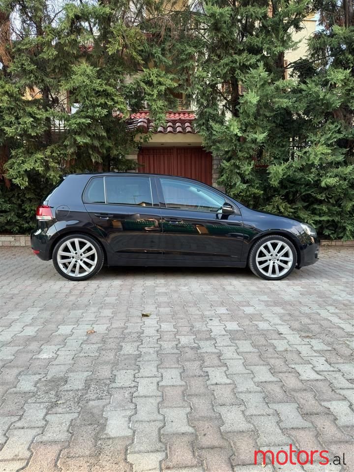 2010' Volkswagen Golf photo #2