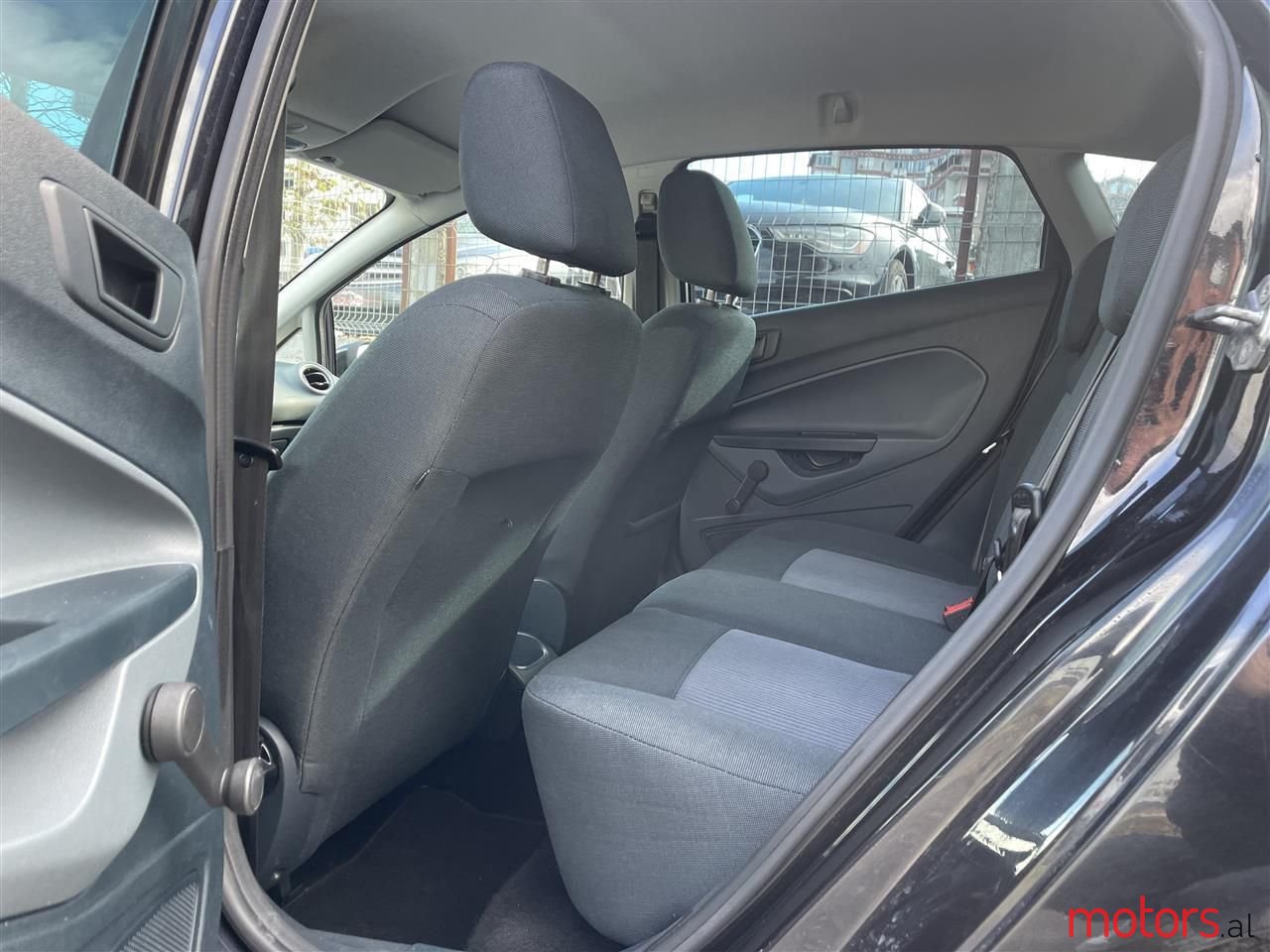 2011' Ford Fiesta photo #2