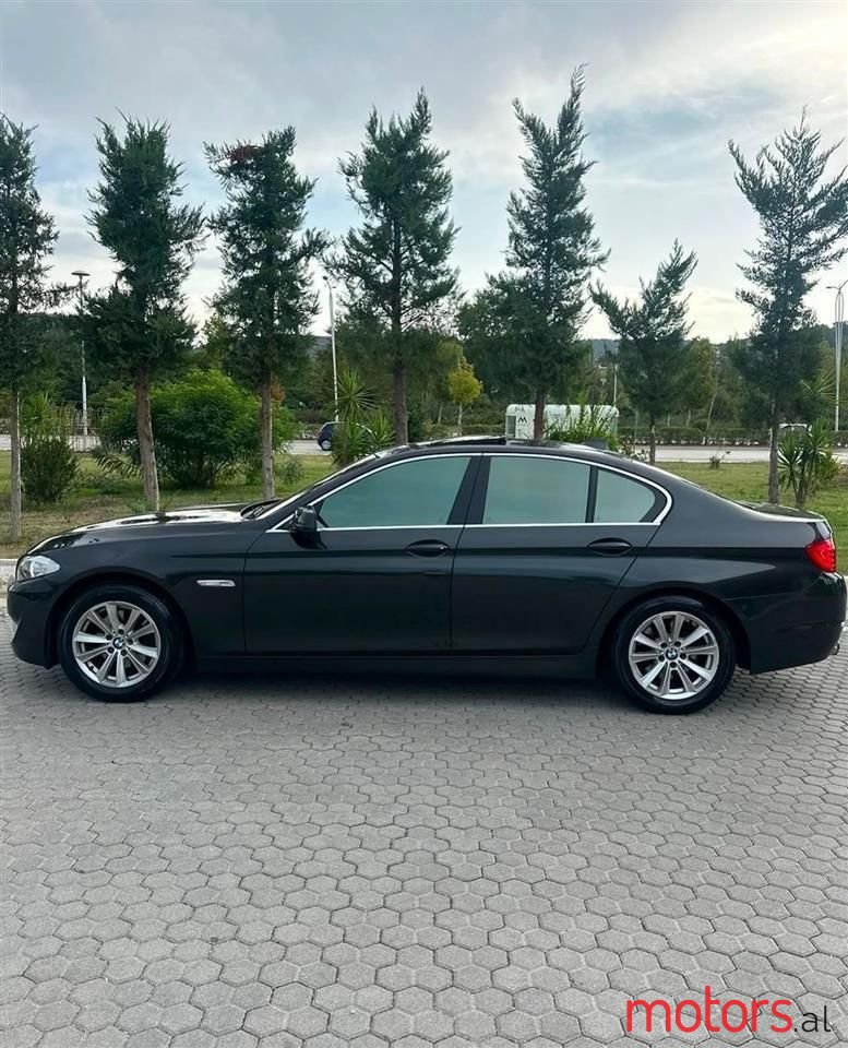 2011' BMW 520 photo #2