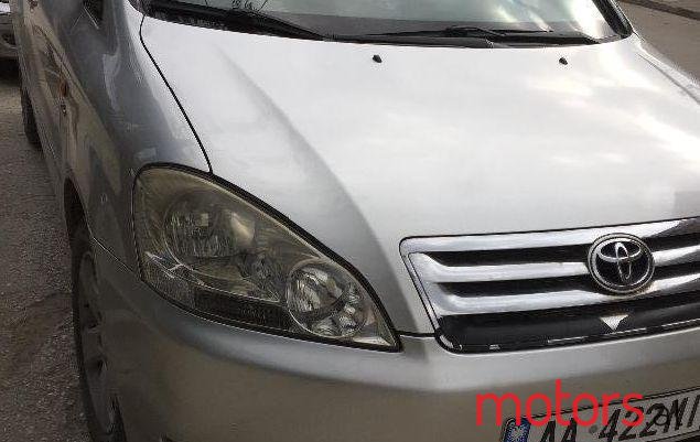 2003' Toyota Avensis photo #1