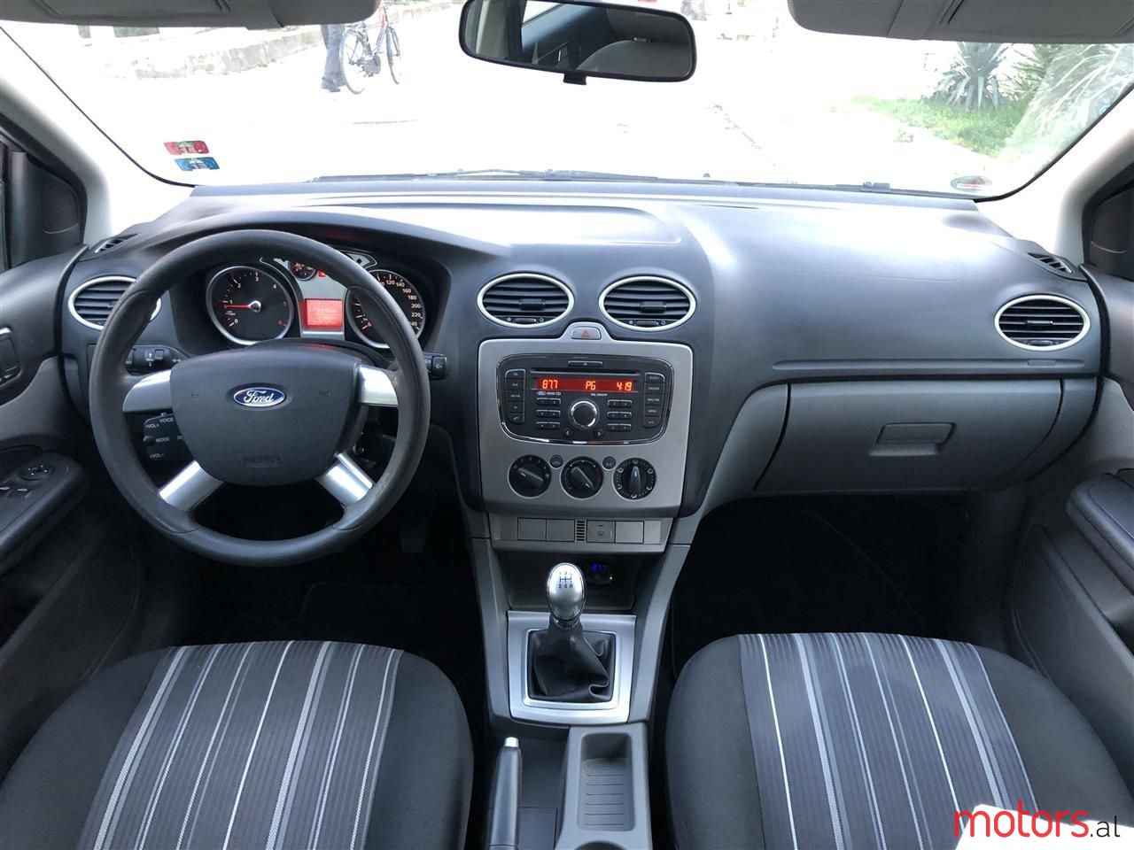 2010' Ford Focus photo #5