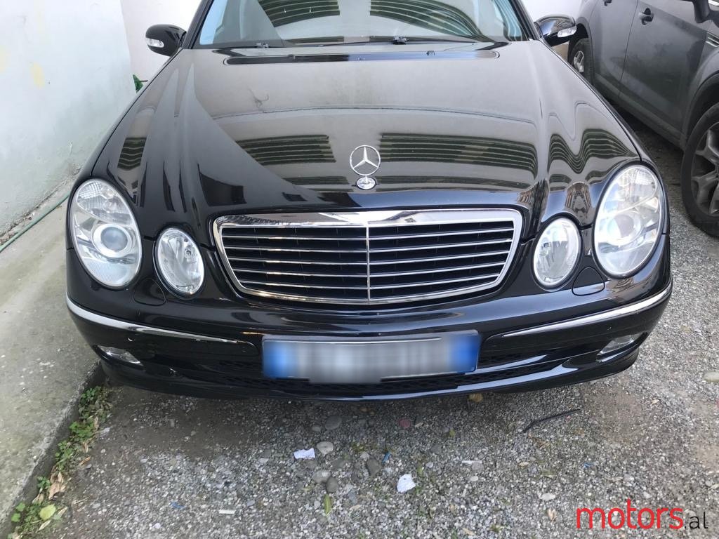 2004' Mercedes-Benz 220E photo #1