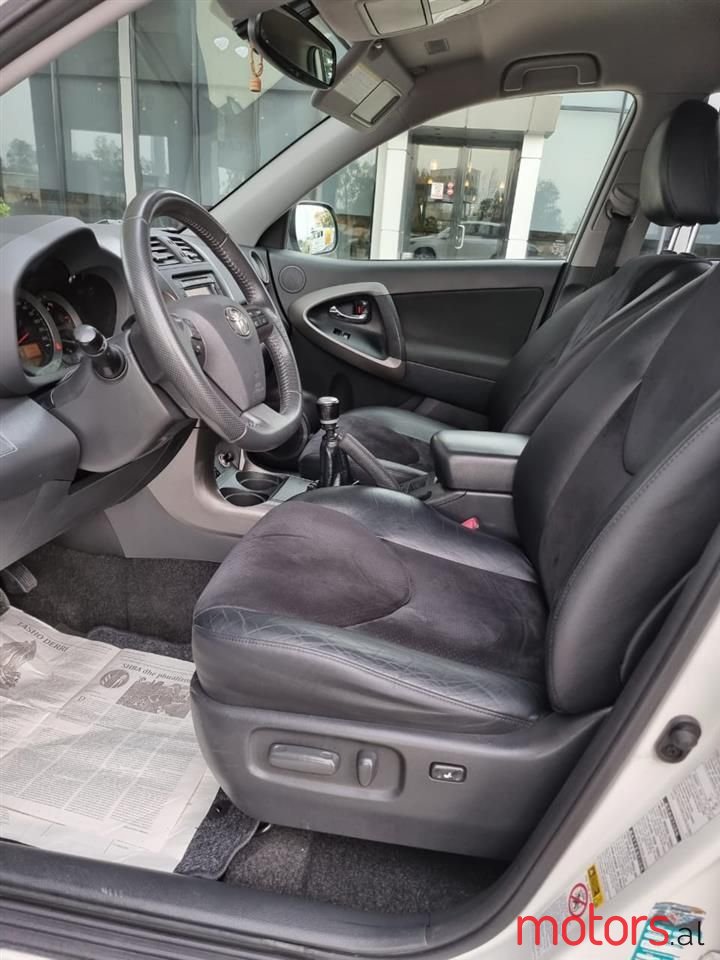 2013' Toyota RAV4 photo #4