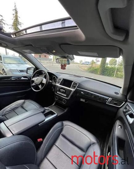 2012' Mercedes-Benz 350 photo #3