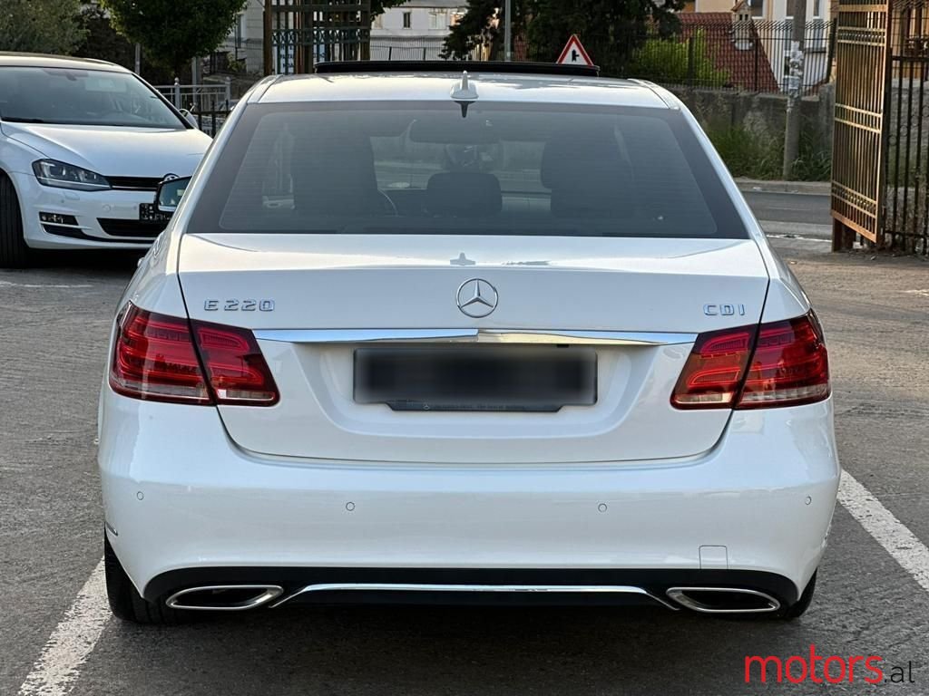 2014' Mercedes-Benz E 220 photo #2