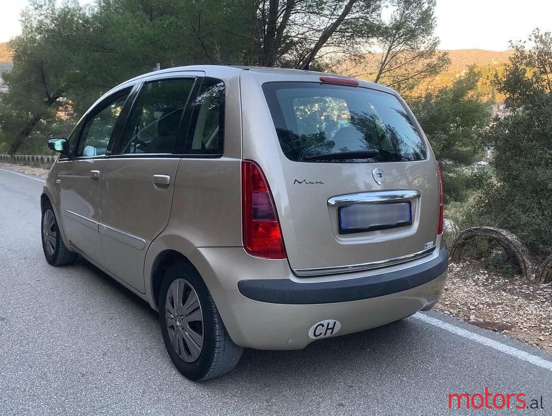 2005' Lancia Musa photo #6