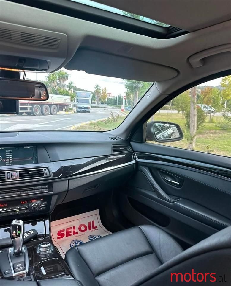 2011' BMW 520 photo #6