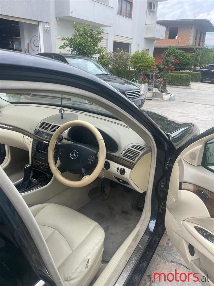 2005' Mercedes-Benz E 220 photo #4