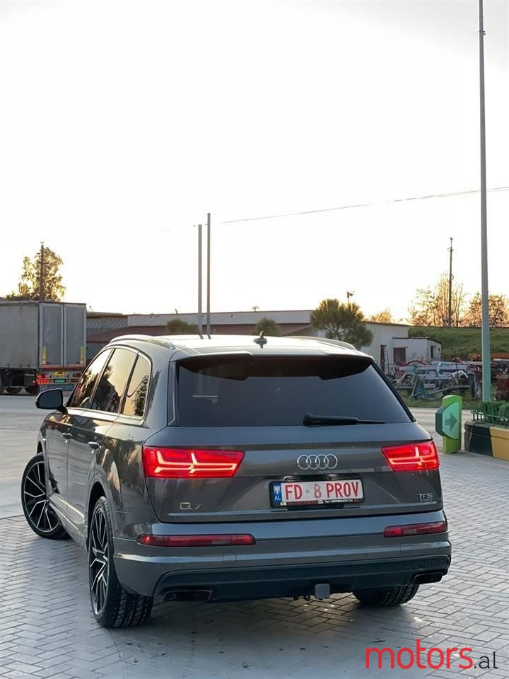 2017' Audi Q7 photo #5