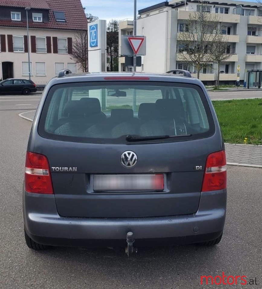 2005' Volkswagen Touran photo #4