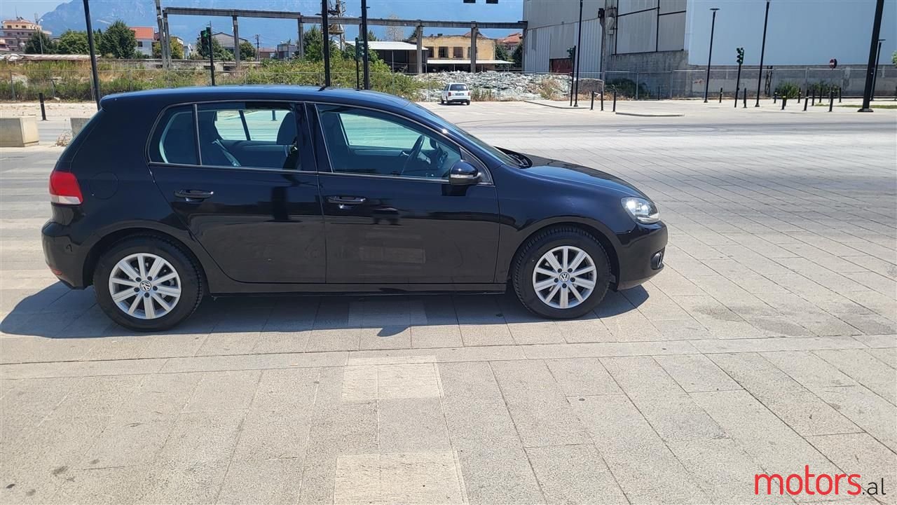 2010' Volkswagen Golf photo #3