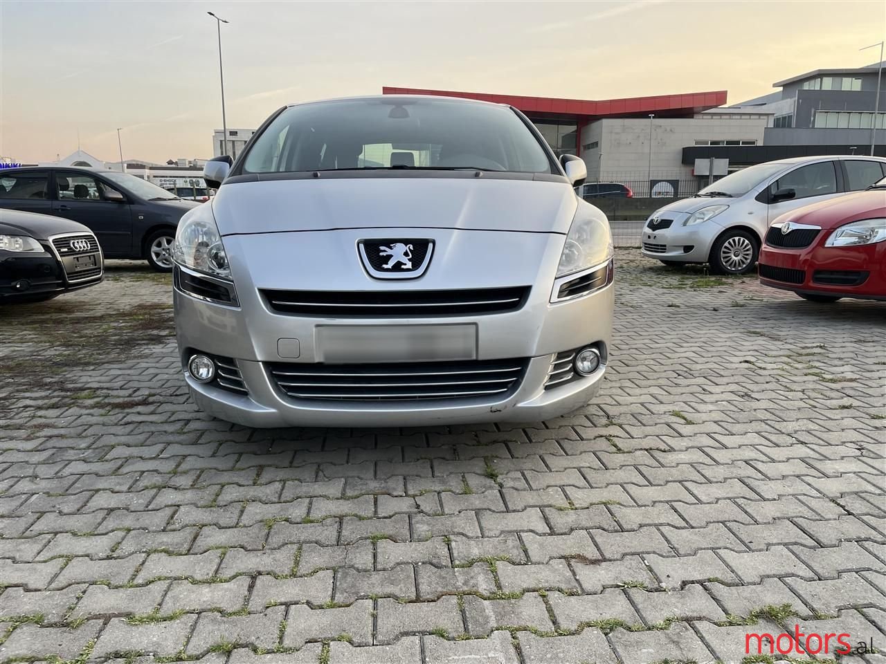 2010' Peugeot 5008 photo #5