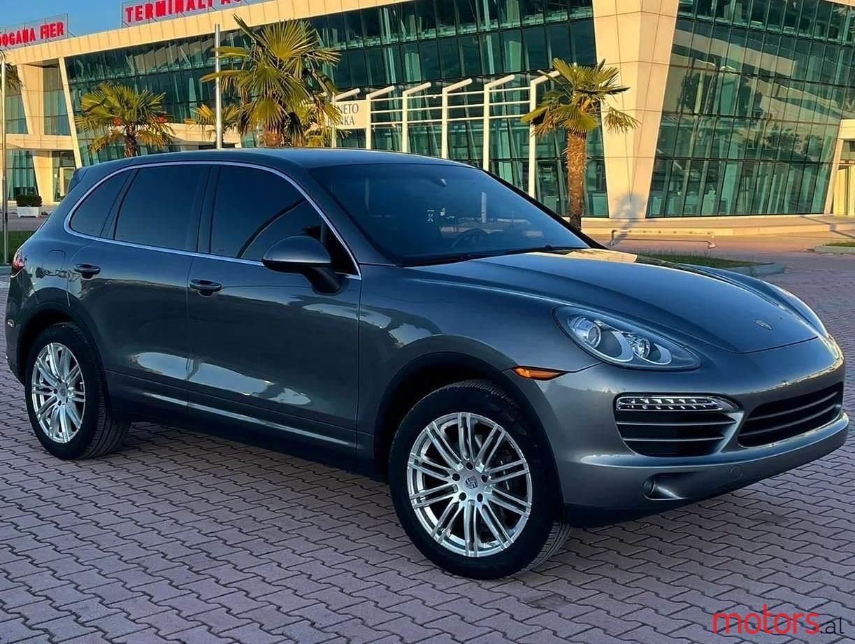 2012' Porsche Cayenne photo #2