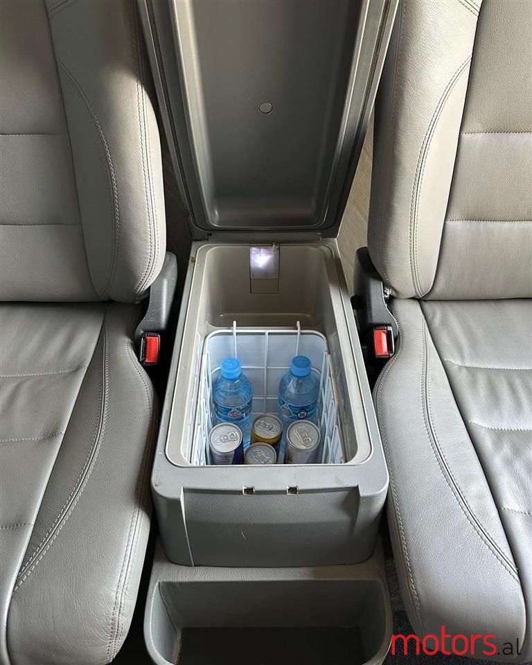 2009' Volkswagen T5 Caravelle photo #4