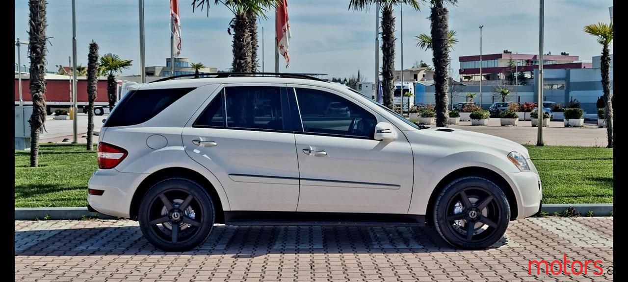 2011' Mercedes-Benz ML 350 photo #6