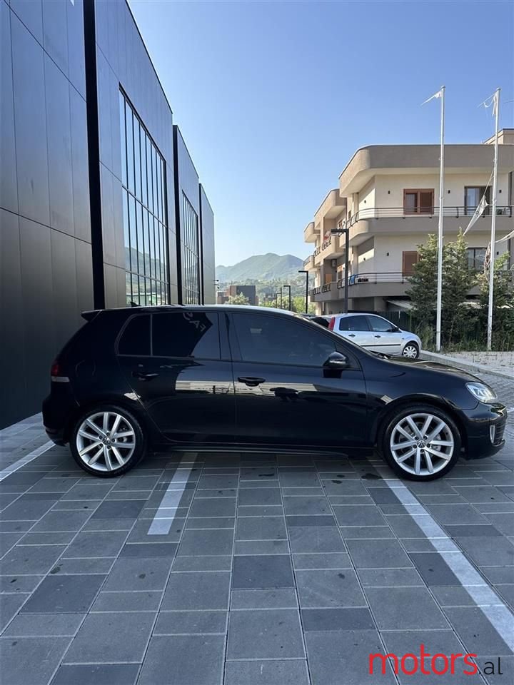 2010' Volkswagen Golf photo #2