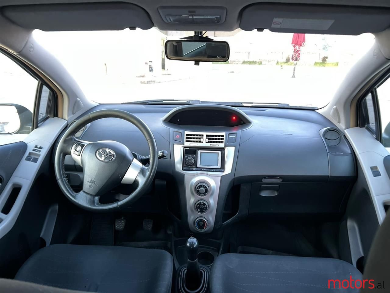 2009' Toyota Yaris photo #5