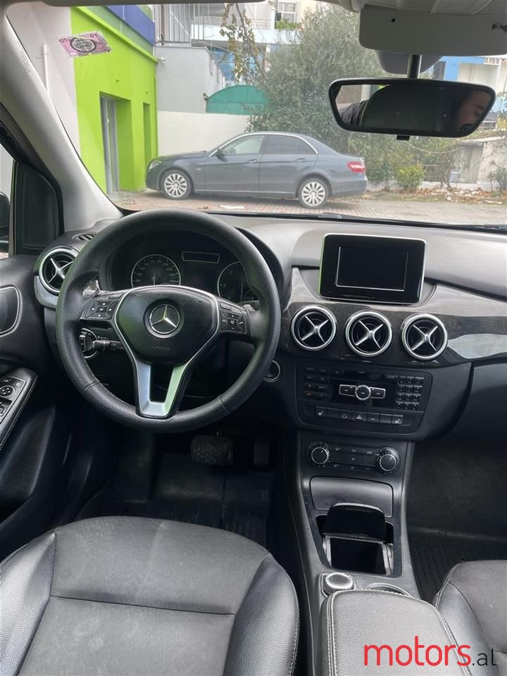 2012' Mercedes-Benz B 200 photo #6