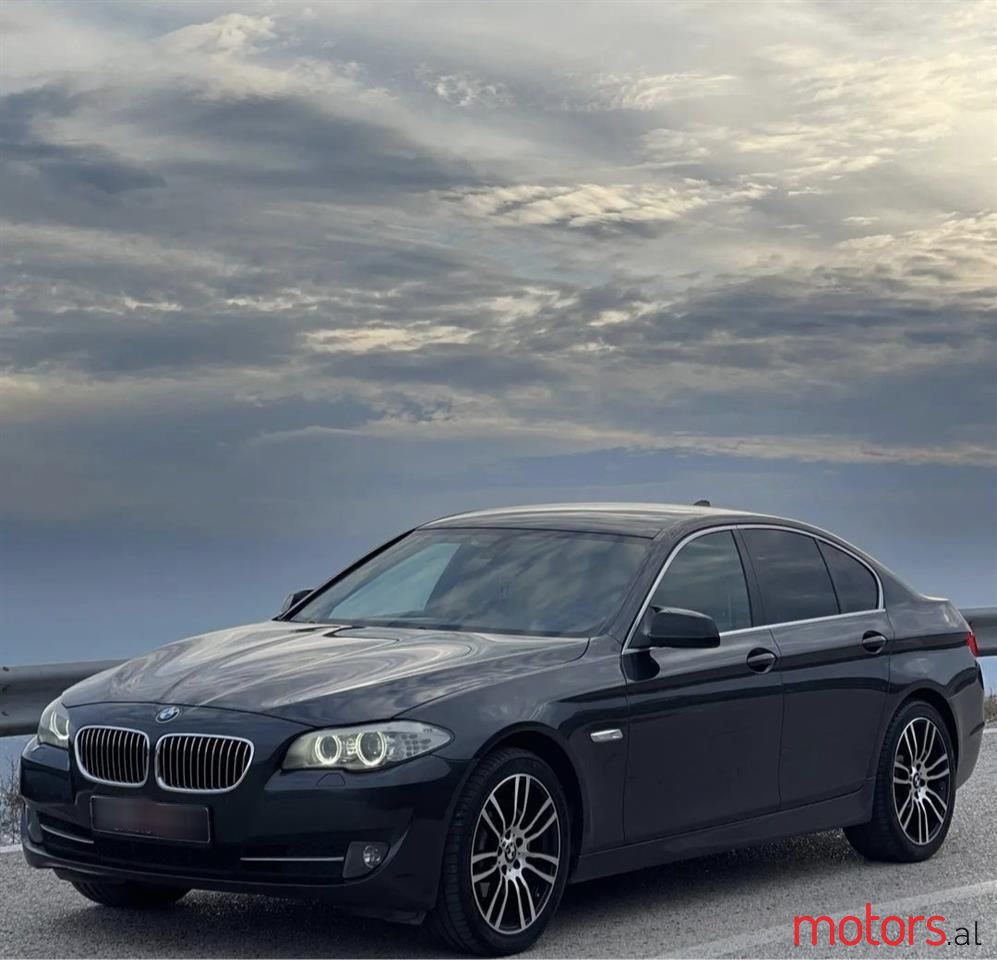 2011' BMW 520 photo #1