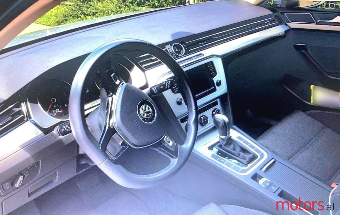 2015' Volkswagen Passat photo #2