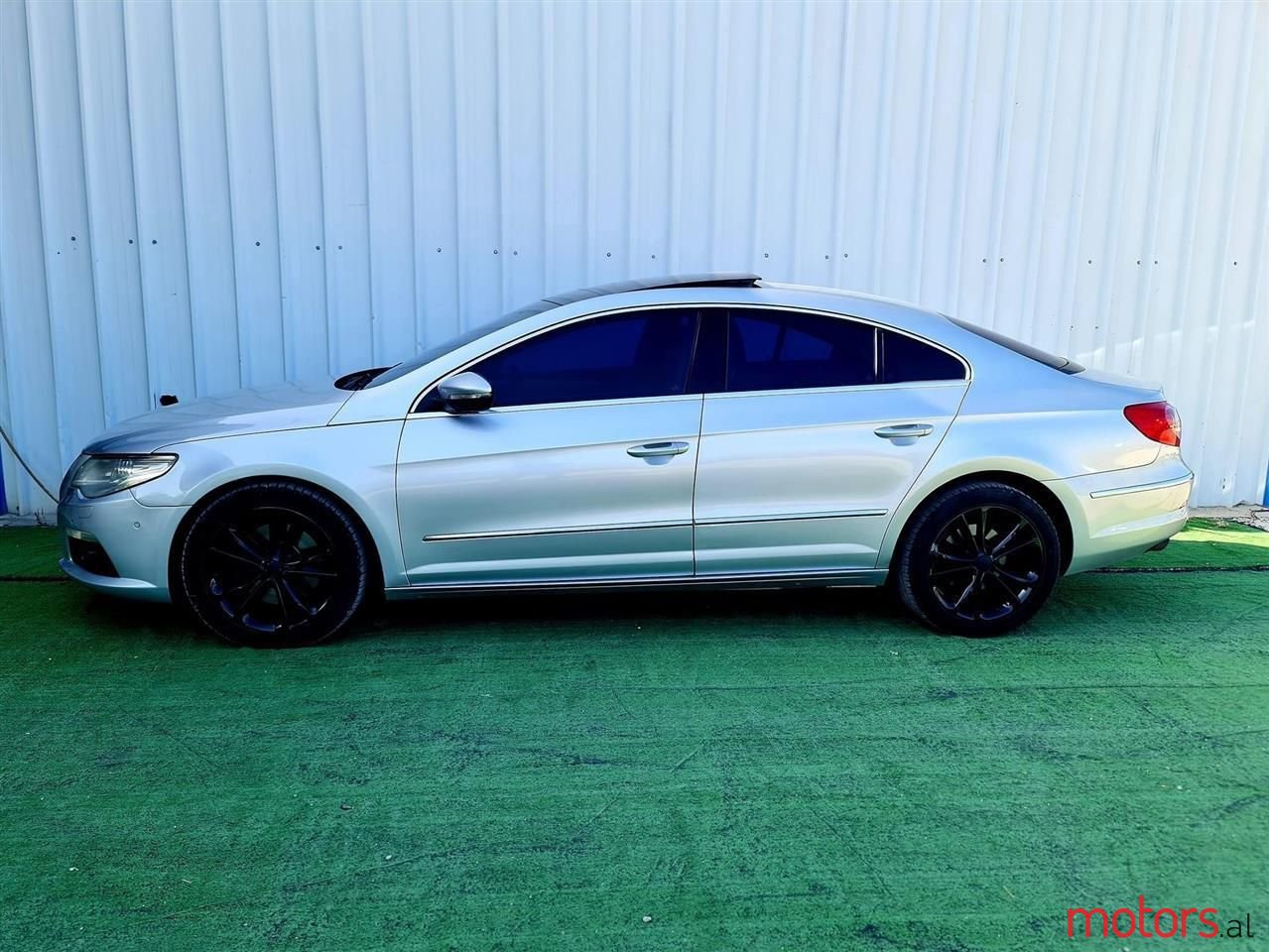 2011' Volkswagen Passat photo #4