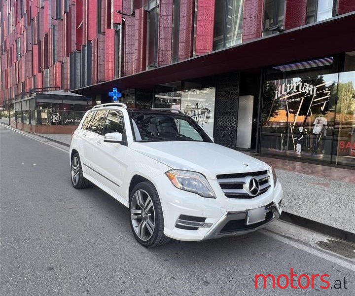 2015' Mercedes-Benz GLK 250 photo #2