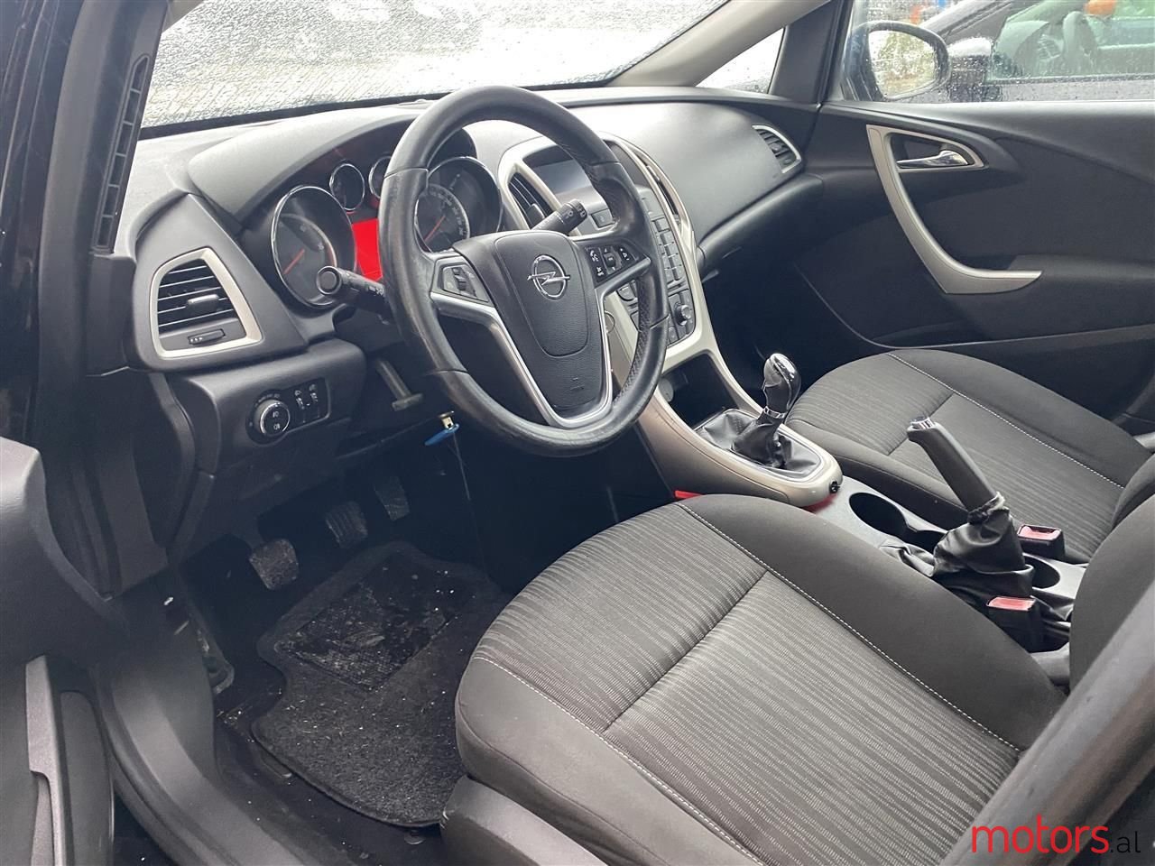 2011' Opel Astra photo #3