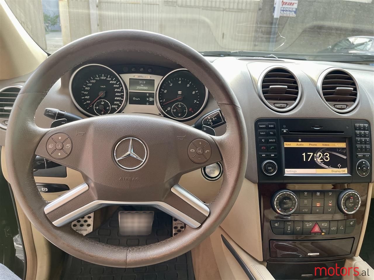 2010' Mercedes-Benz ML 300 photo #2