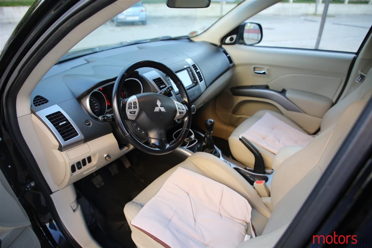 2008' Mitsubishi Outlander photo #6