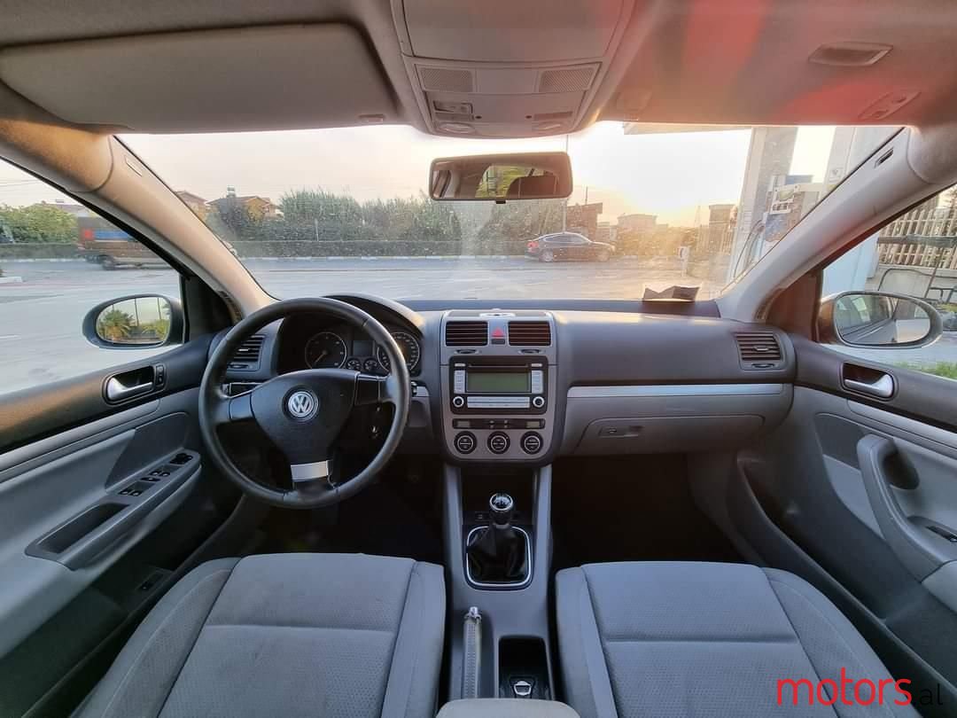 2008' Volkswagen Golf photo #6