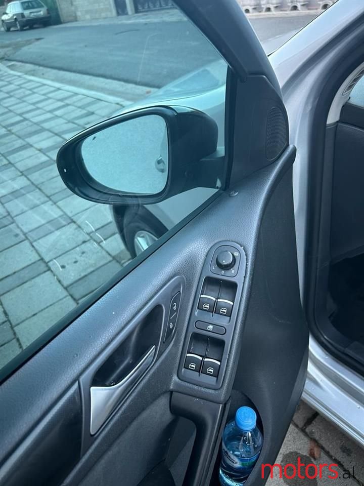 2011' Volkswagen Golf photo #5