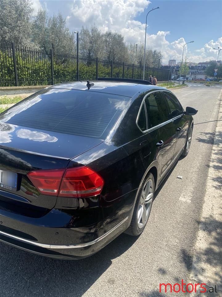 2012' Volkswagen Passat photo #5