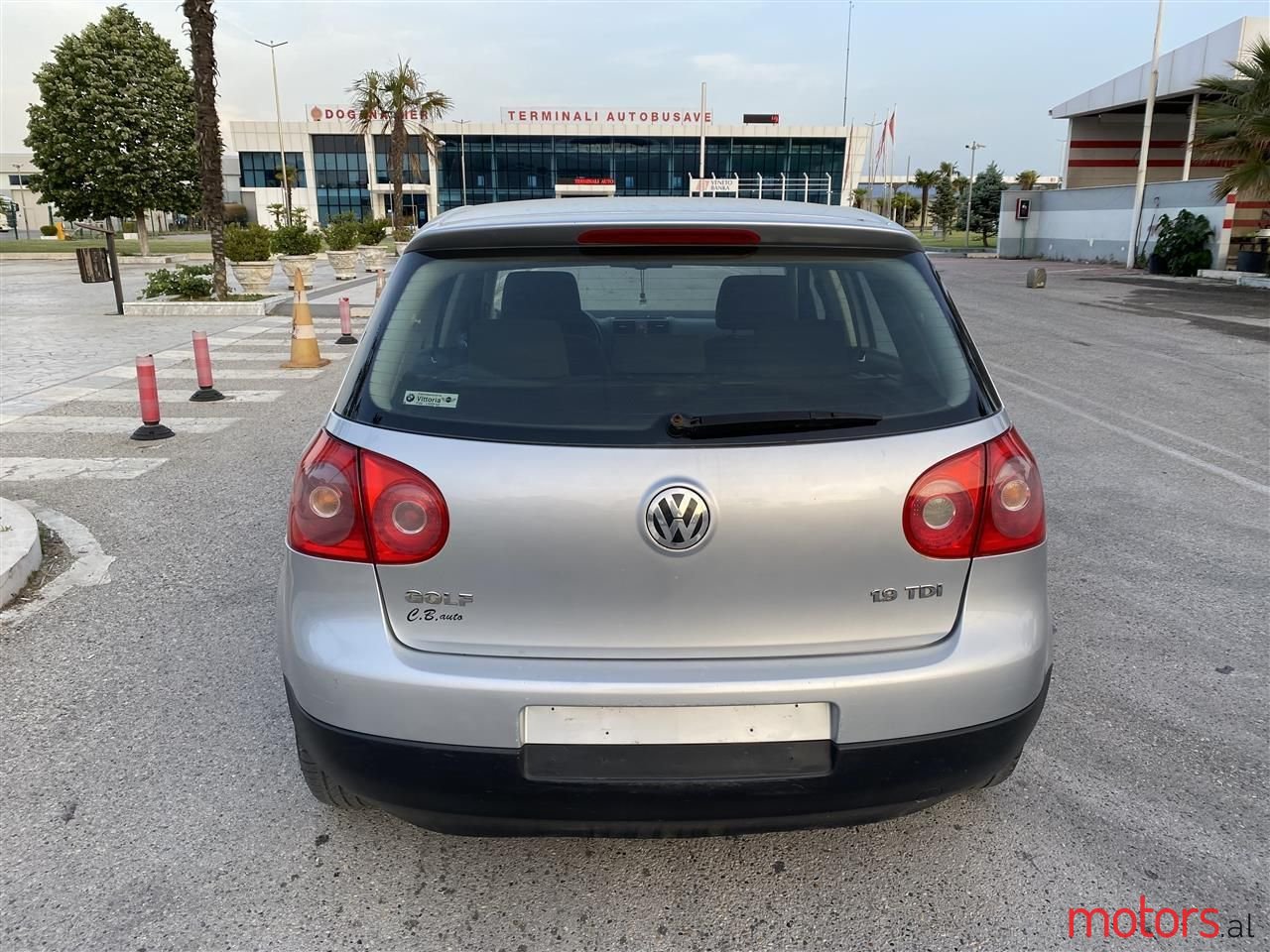 2004' Volkswagen Golf photo #5