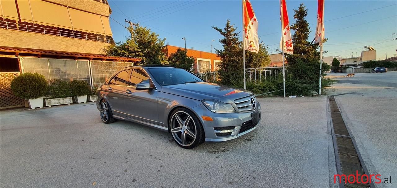 2012' Mercedes-Benz C 300 photo #3