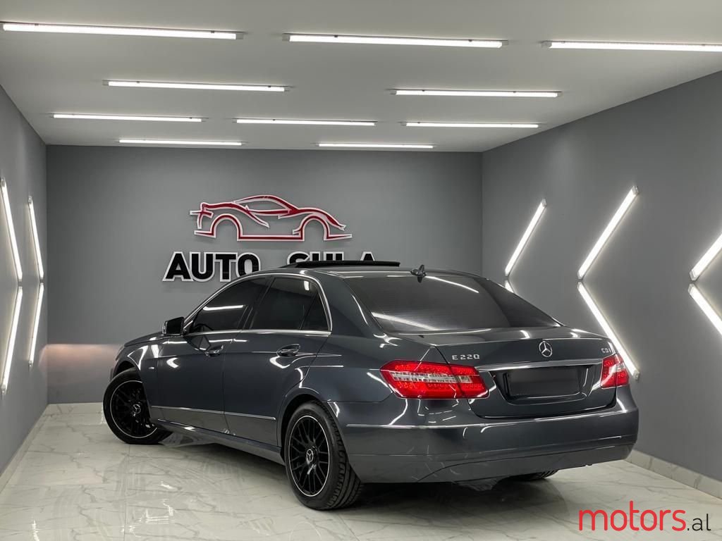 2011' Mercedes-Benz E 220 photo #5