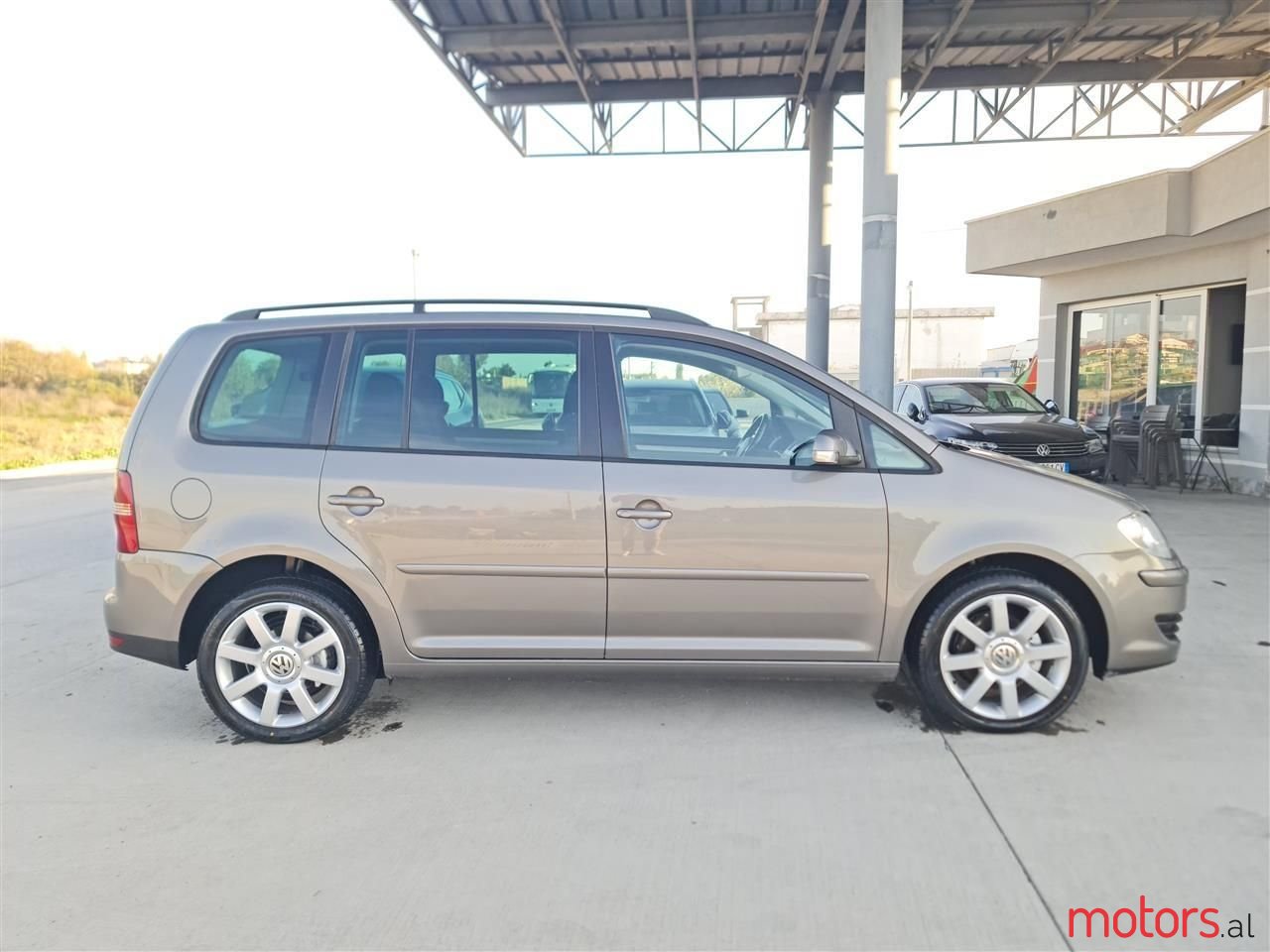 2007' Volkswagen Touran photo #6