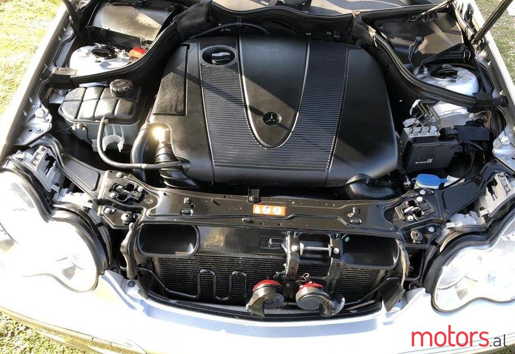 2005' Mercedes-Benz C 220 photo #3